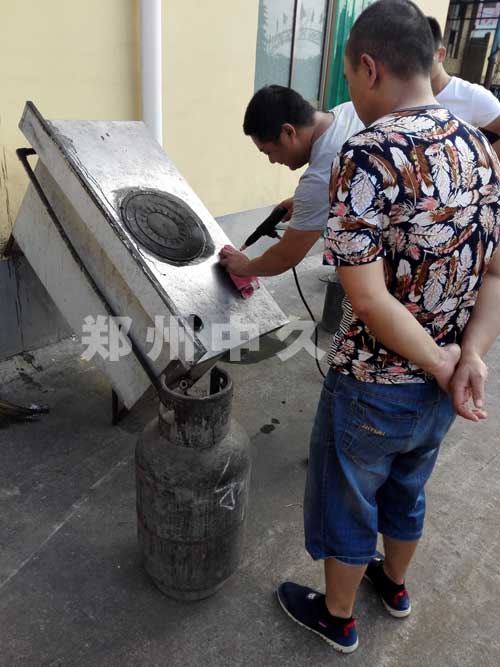 云南客戶考察電加熱蒸汽清洗機(jī)效果